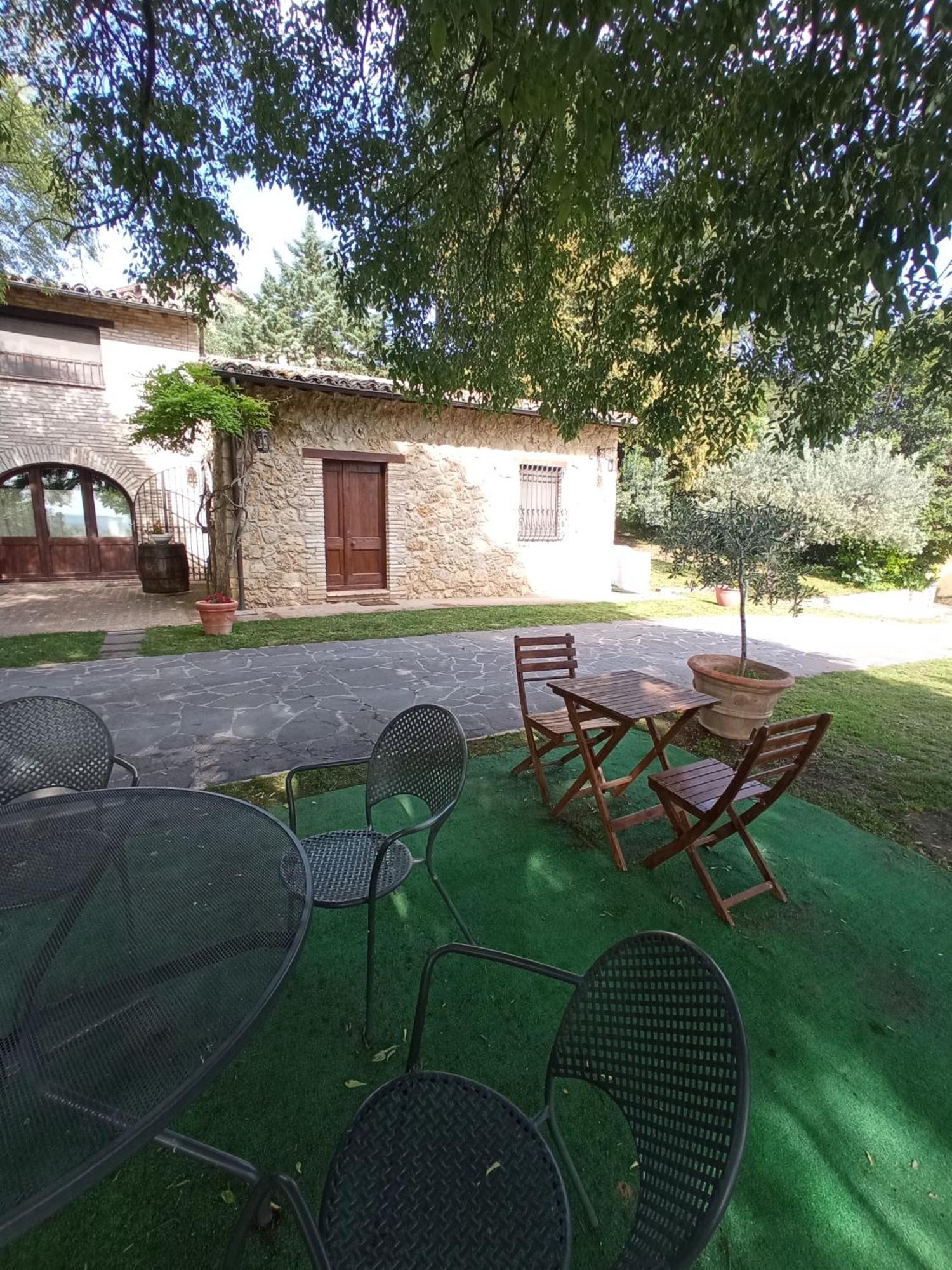 All'Ombra Di San Damiano Assis Exterior foto