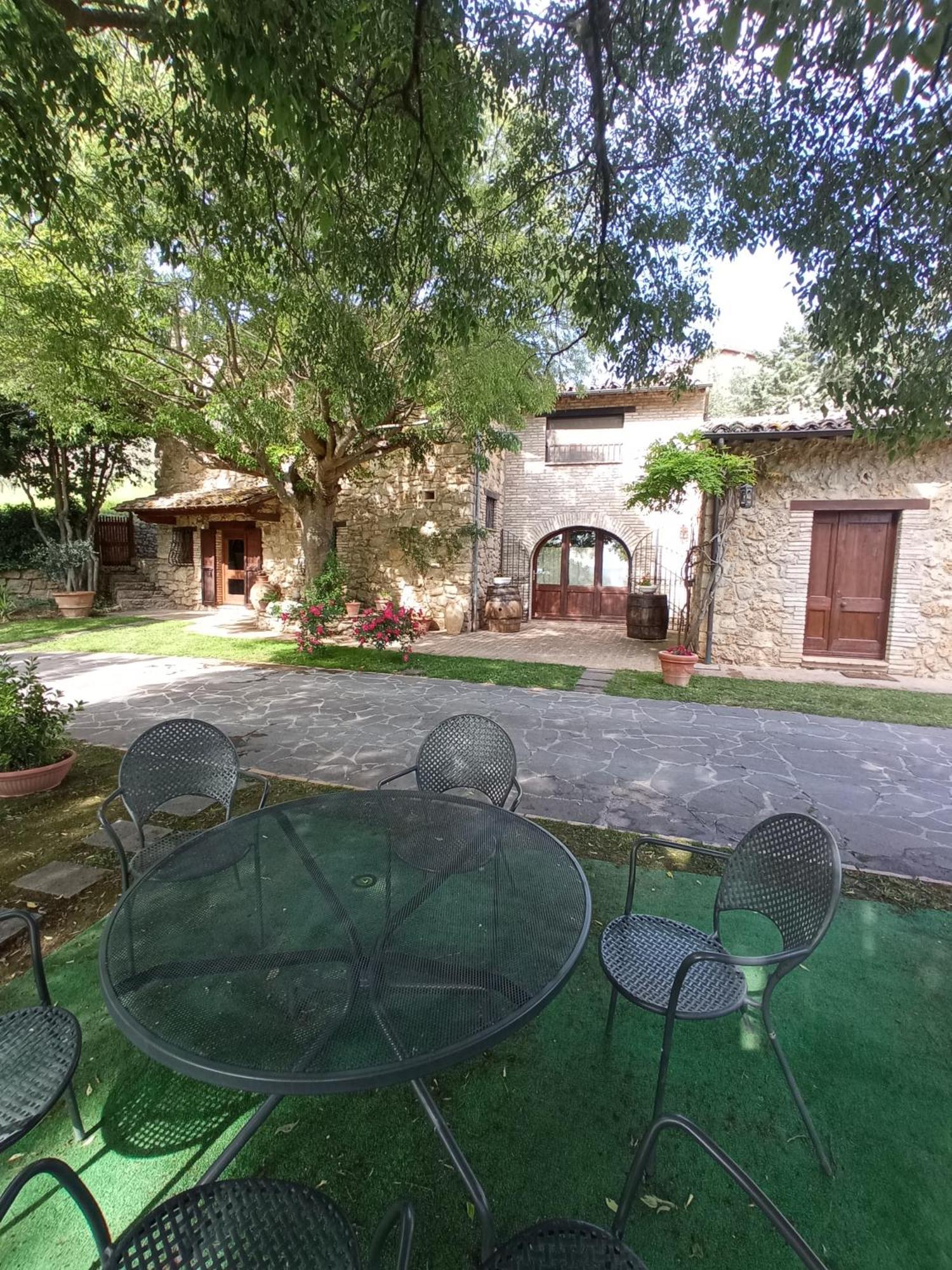 All'Ombra Di San Damiano Assis Exterior foto
